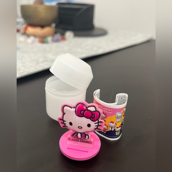 Hello Kitty Kinder Egg Surprise Puffy Sticker Plastic Mystery Figure Sanrio Toy - Picture 3 of 4